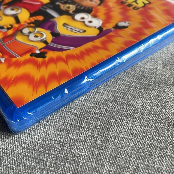 Minions The Rise of Guru Blu Ray + DVD + Digital Code Collectors Edition - Picture 3 of 3